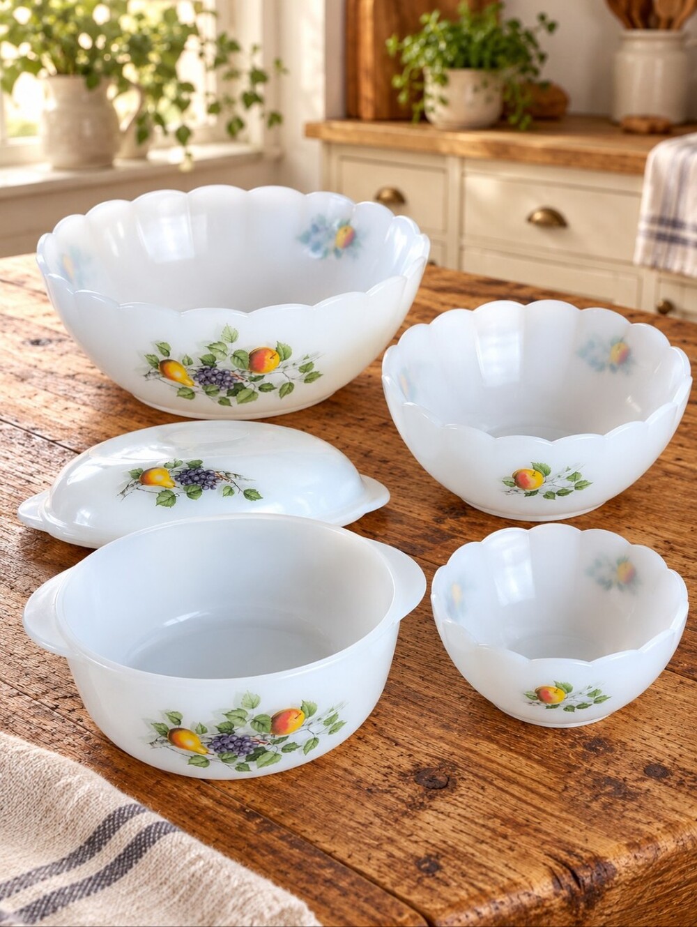 Arcopal Fruits de France 5pc Milk Glass 3 Nesting Bowls & Lidded Casserole Set